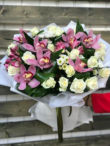 Букет цветов из: Розы и Хризантемы в Серпухов-15