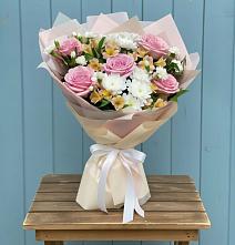 Букет цветов из:  Гвоздики, Орхидеи и Розы в Серпухов-15