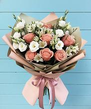 Букет цветов из:  Розы, Альстромерии и Лизиантусы в Серпухов-15