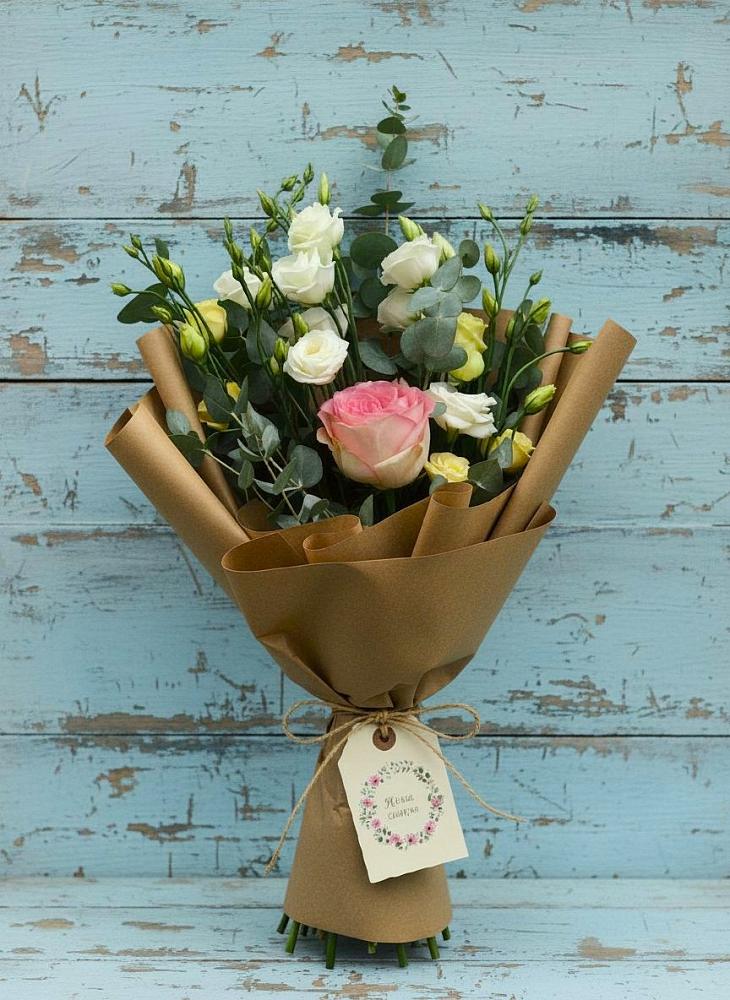 Букет цветов из: Розы и Лизиантусы в Серпухов-15