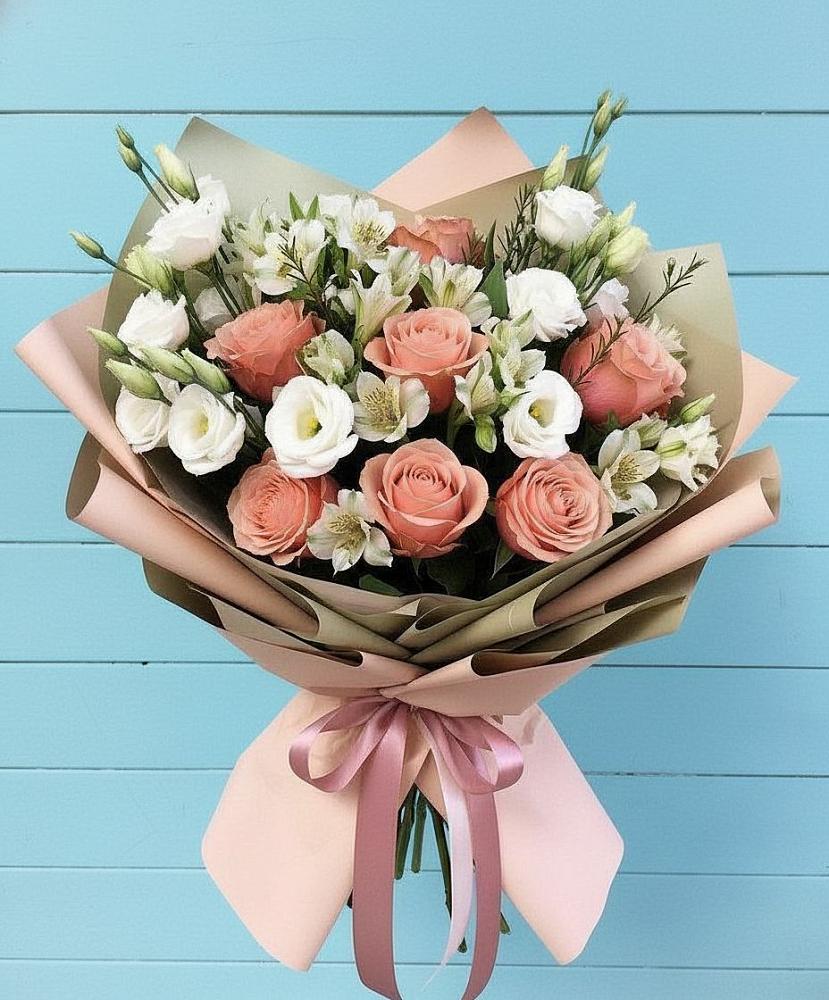 Букет цветов из: Розы, Альстромерии и Лизиантусы в Серпухов-15