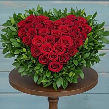 Цветочная композиция из Розы в виде сердца в Серпухов-15