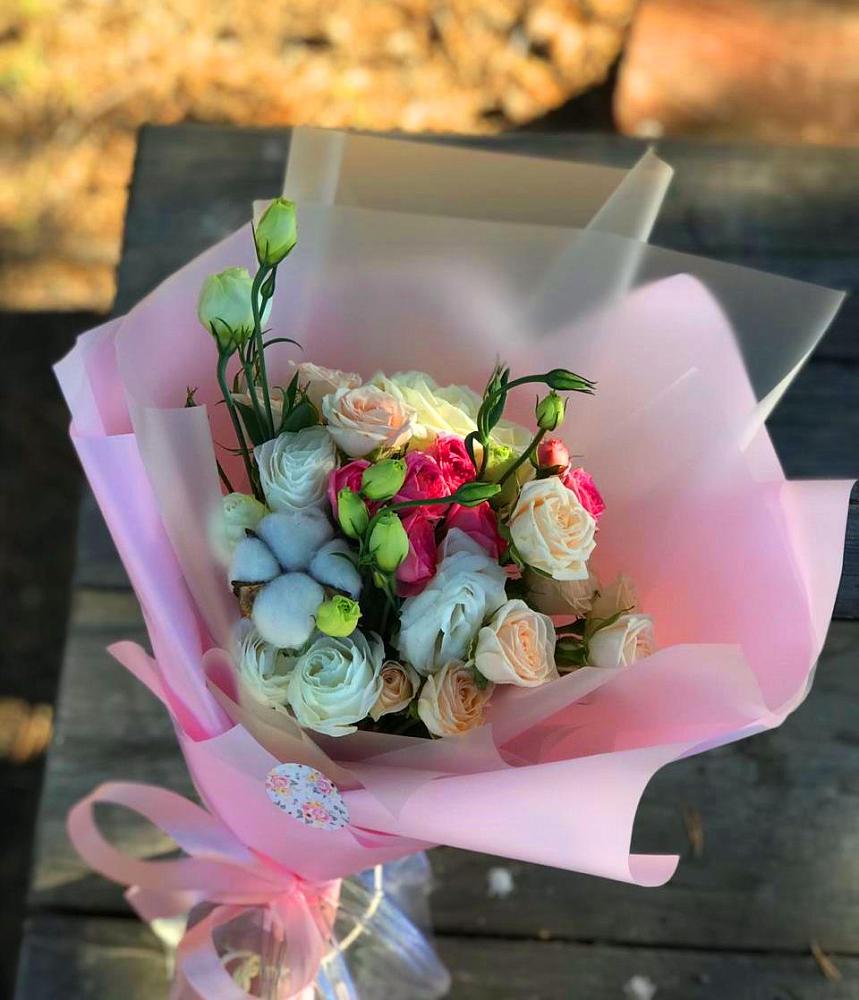 Букет цветов из: Розы и Лизиантусы в Серпухов-15