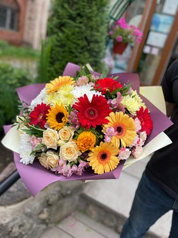 Букет цветов из: Герберы, Ромашки, Хризантемы, Розы и Подсолнухи в Серпухов-15