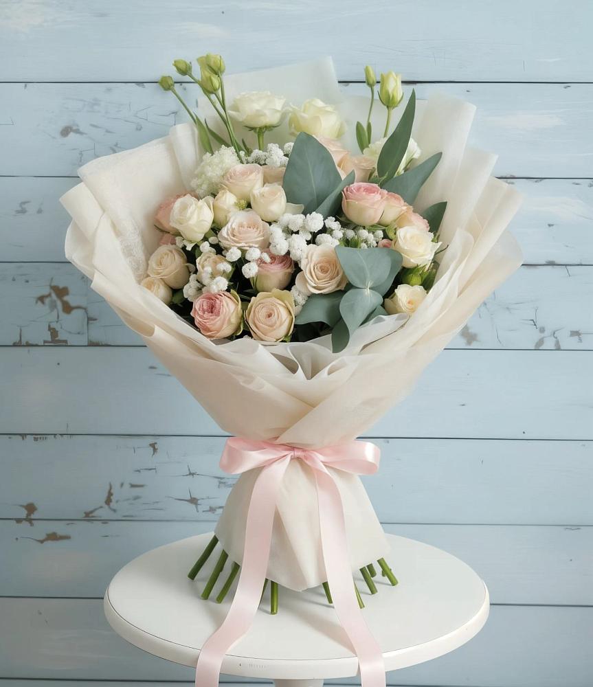 Букет цветов из: Розы и Лизиантусы в Серпухов-15