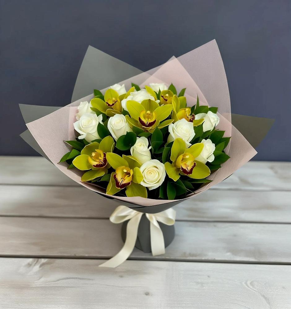 Букет цветов из: Орхидеи и Розы в Серпухов-15