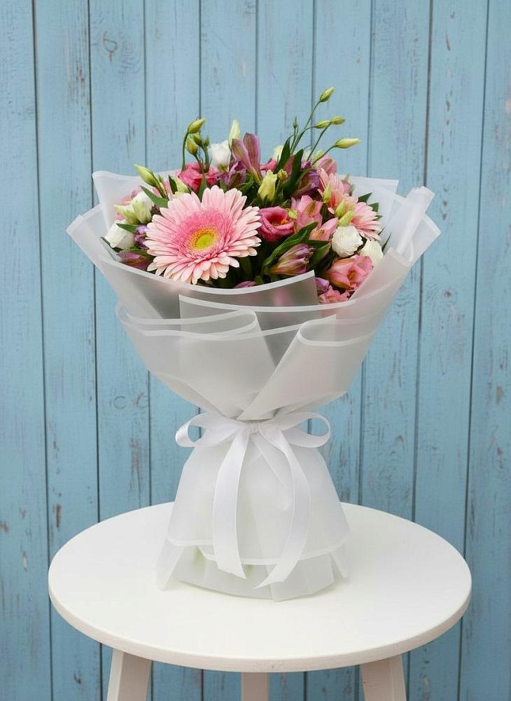 Букет цветов из: Герберы, Альстромерии и Лизиантусы в Серпухов-15