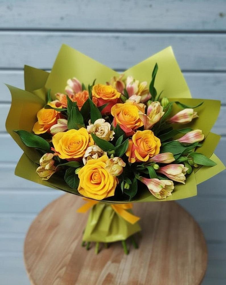 Букет цветов из: Альстромерии и Розы в Серпухов-15