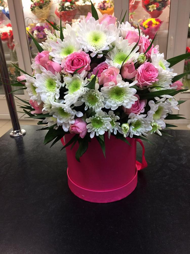 Цветочная композиция из Розы и Хризантемы в шляпной коробке в Серпухов-15