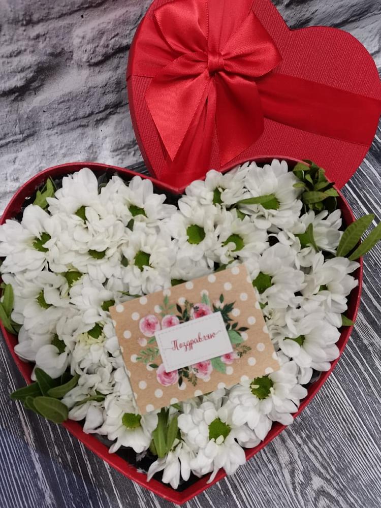 Цветочная композиция из Хризантемы в виде сердца в Серпухов-15