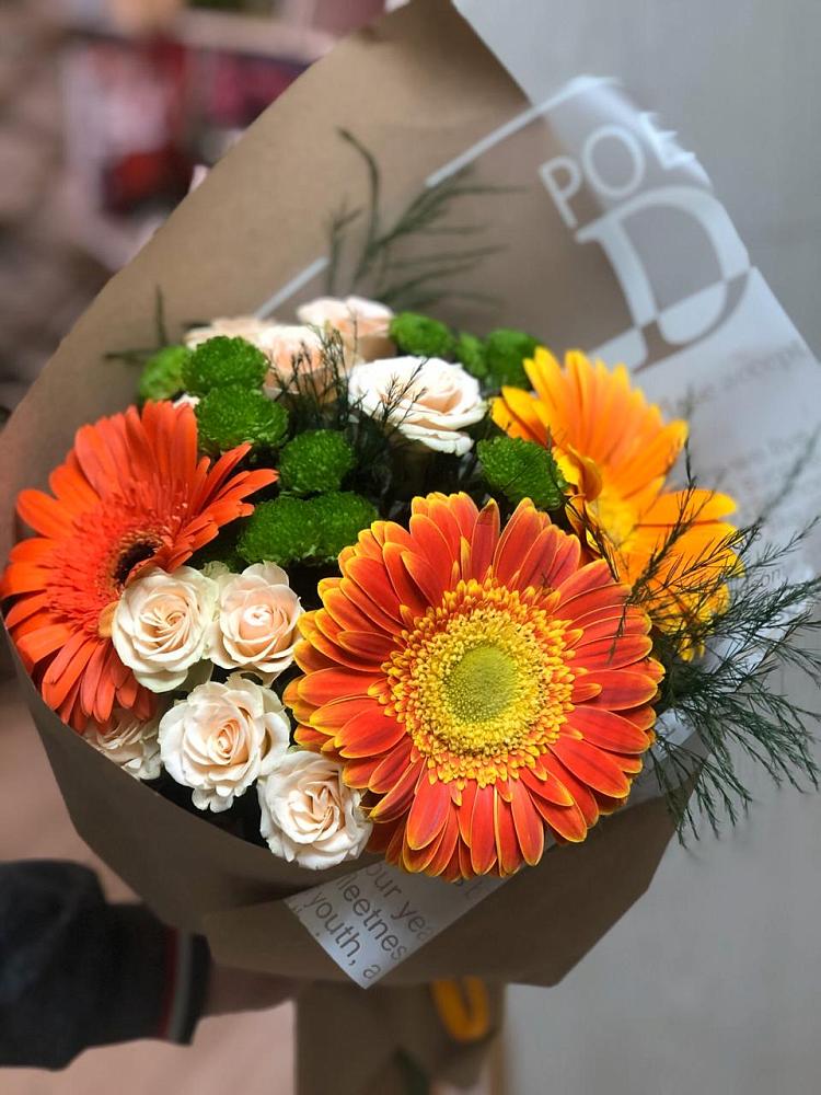 Букет цветов из: Герберы, Хризантемы и Розы в Серпухов-15
