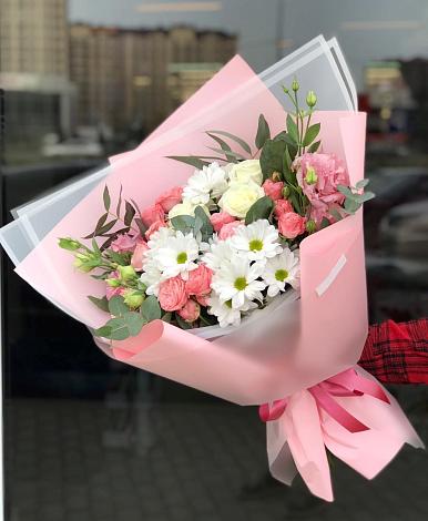 Букет цветов из: Розы, Лизиантусы и Хризантемы в Серпухов-15