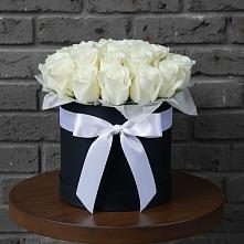 Цветочная композиция из Розы в шляпной коробке в Серпухов-15