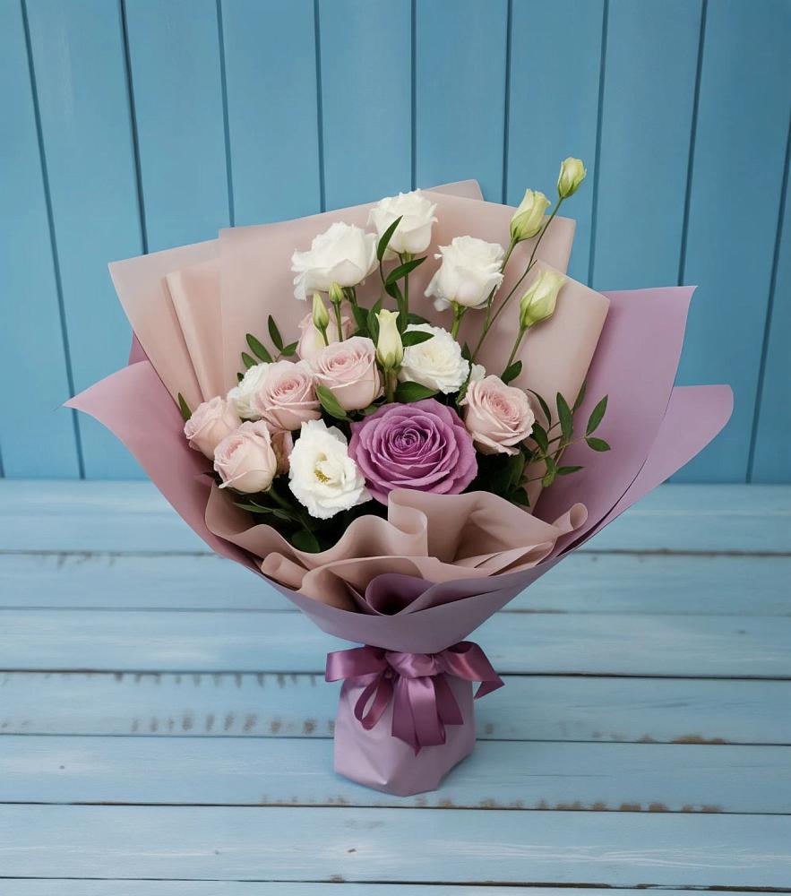 Букет цветов из: Розы и Лизиантусы в Серпухов-15